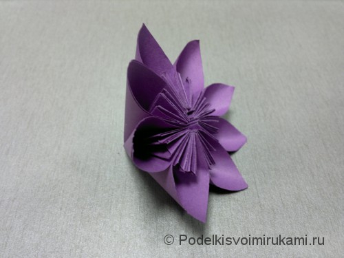 Как сделать цветок из бумаги. Модульное оригами. Итоговый вид поделки. Фото 2.