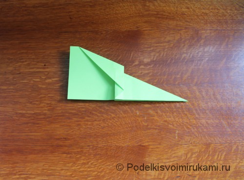 Как сделать самолётик из бумаги своими руками. Шаг №10.