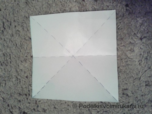 Как сделать восьмиугольный сюрикен из бумаги. Шаг №2.
