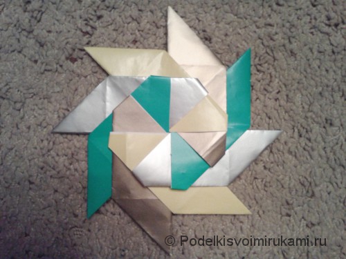 Как сделать восьмиугольный сюрикен из бумаги. Итоговый вид поделки восьмиугольного сюрикена.
