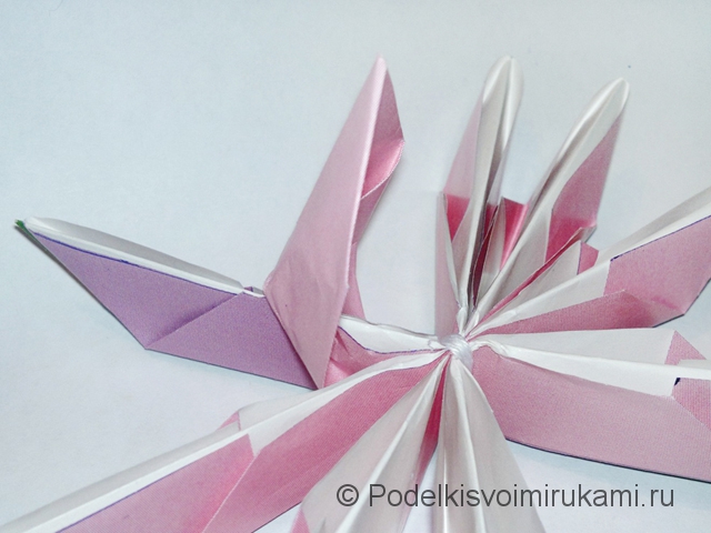 Как сделать лилию из бумаги. Шаг №3. Фото 19.