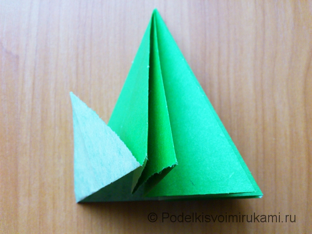 Ёлка оригами из бумаги своими руками. Шаг №25.