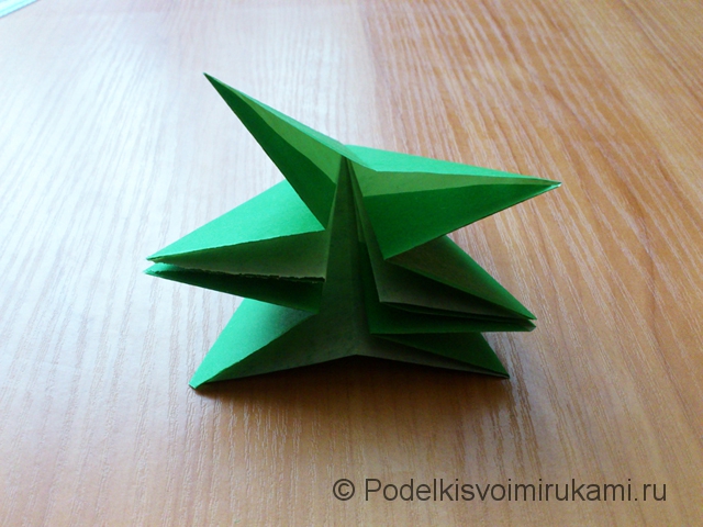 Ёлка оригами из бумаги своими руками. Шаг №26.
