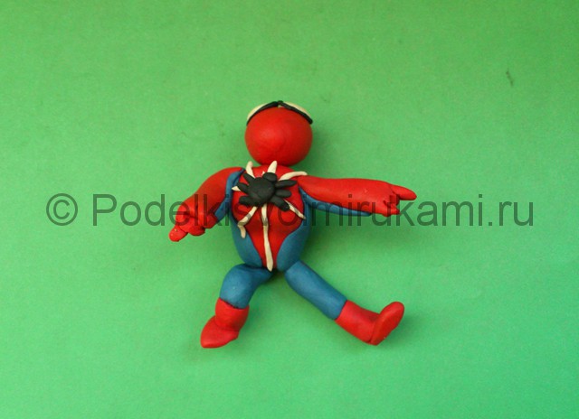 Человек-паук из пластилина. Шаг №11.