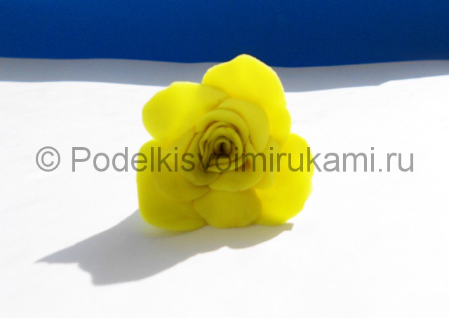 Лепка жёлтой розы из пластилина. Шаг №5. Фото 5.3.