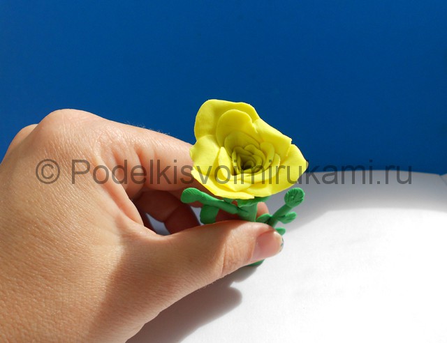 Лепка жёлтой розы из пластилина. Шаг №7. Фото 7.1.