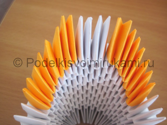 Поделка лебедя оригами из бумаги. Фото 10.