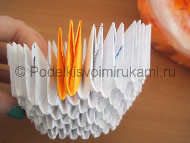 Поделка лебедя оригами из бумаги. Фото 9.