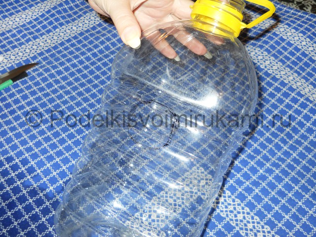 Скворечник из пластиковой бутылки. Фото 1.