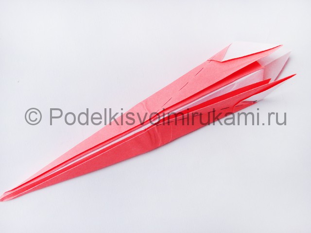 Как сделать лебедя из бумаги в технике оригами. Фото 15.