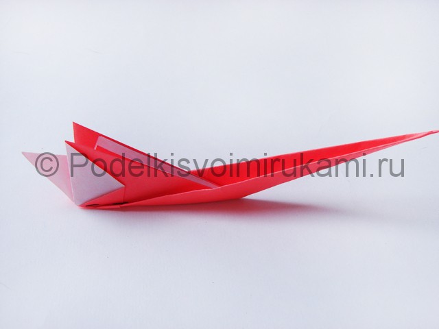 Как сделать лебедя из бумаги в технике оригами. Фото 16.