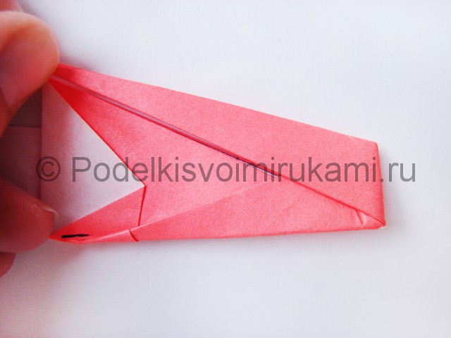 Как сделать лебедя из бумаги в технике оригами. Фото 17.