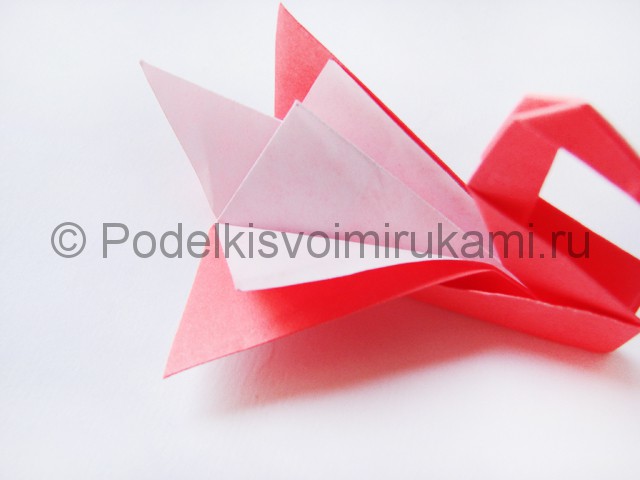 Как сделать лебедя из бумаги в технике оригами. Фото 29.