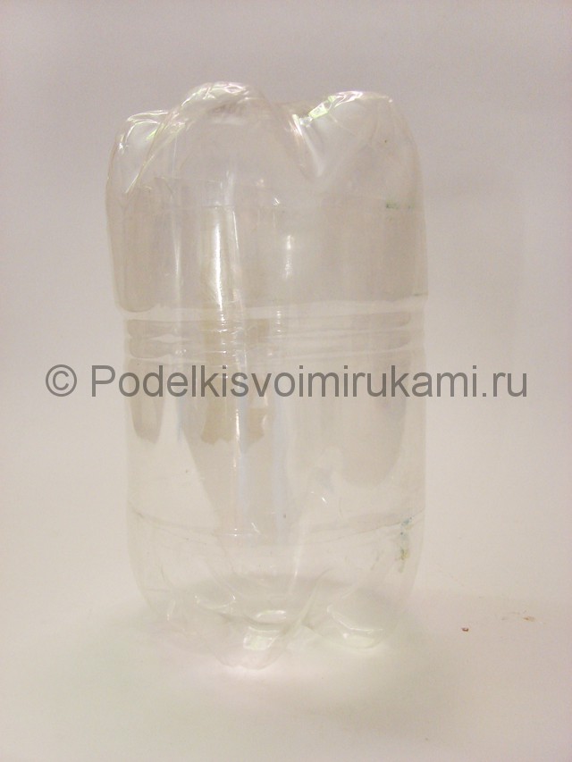 Как сделать лягушку из пластиковых бутылок. Фото 3.