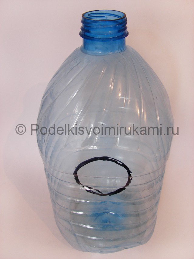 Как сделать скворечник из пластиковой бутылки. Фото 5.