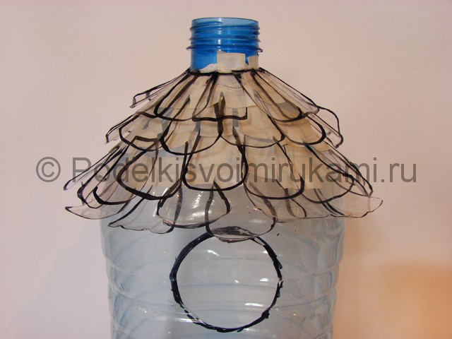 Как сделать скворечник из пластиковой бутылки. Фото 8.