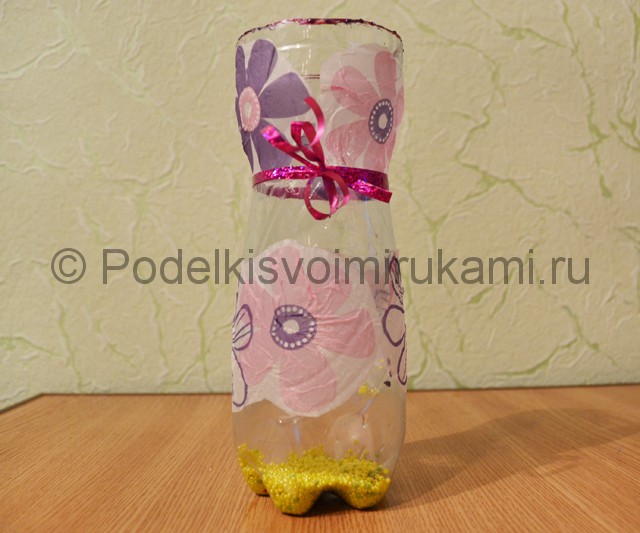 Как сделать вазу из пластиковой бутылки. Фото 8.
