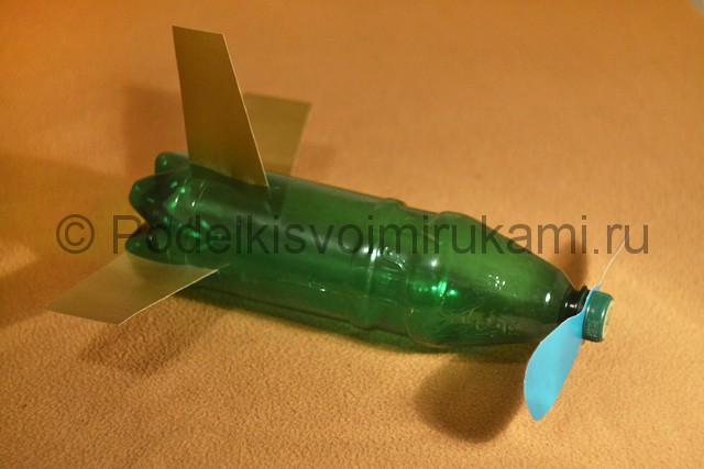 Самолёт из пластиковой бутылки своими руками. Фото 9.