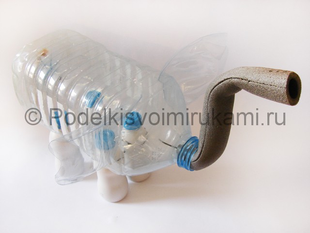 Слон из пластиковых бутылок своими руками. Фото 10.