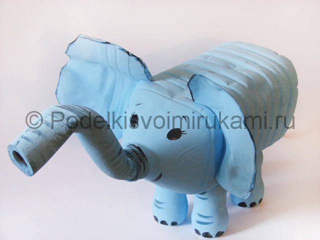 Слон из пластиковых бутылок своими руками. Фото 12.