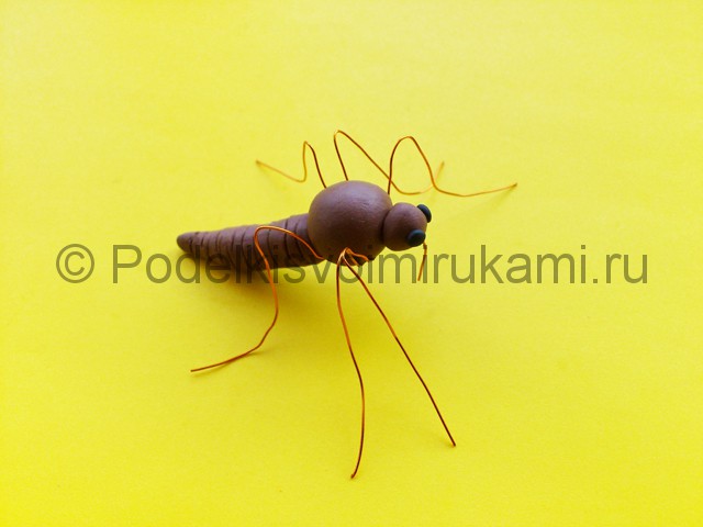 Лепка комара из пластилина - фото 8.