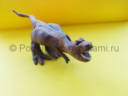Тираннозавр из пластилина.