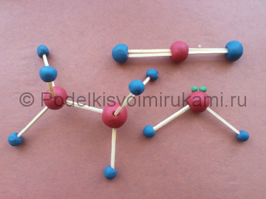 Молекулы из пластилина.