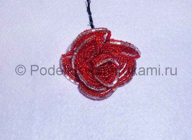 Плетение розы из бисера - фото 17.