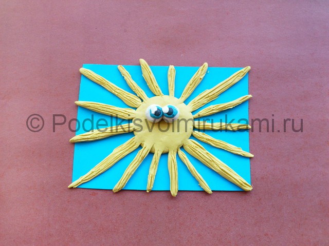 Лепка солнышка с лучиками из пластилина - фото 9.