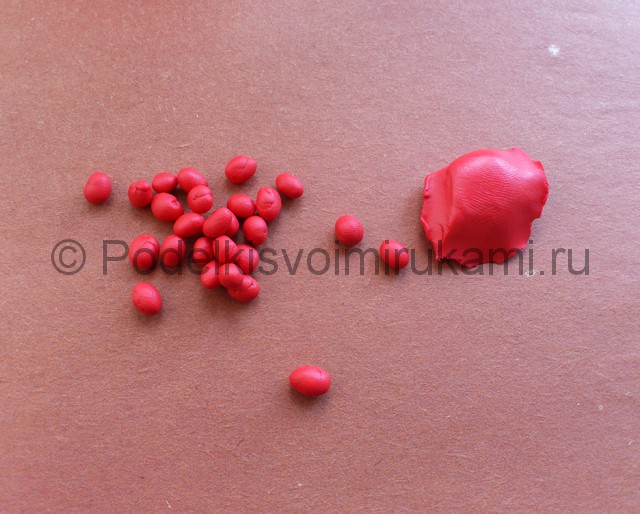 Лепка ягод из пластилина - фото 4.