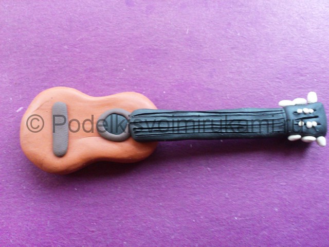 Лепка гитары из пластилина - фото 9.