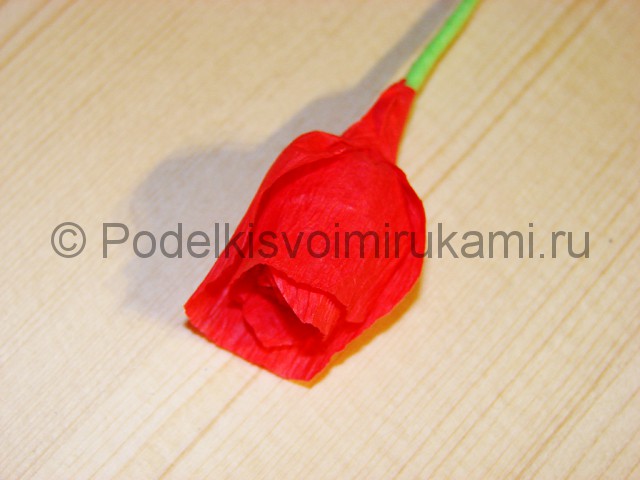 Изготовление розы из гофрированной бумаги - фото 14.
