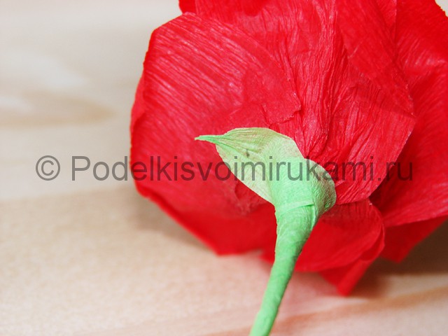 Изготовление розы из гофрированной бумаги - фото 26.