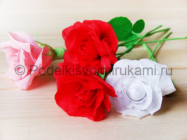 Изготовление розы из гофрированной бумаги - фото 35.