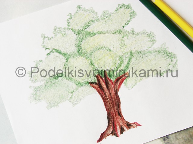 Рисуем дерево цветными карандашами - фото 19.