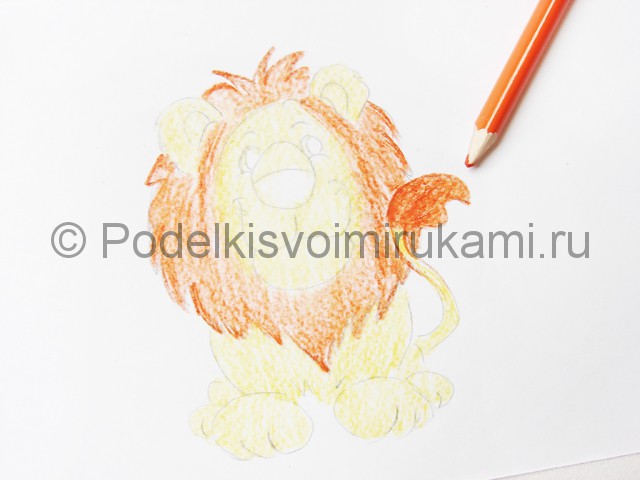 Рисуем льва цветными карандашами - фото 11.