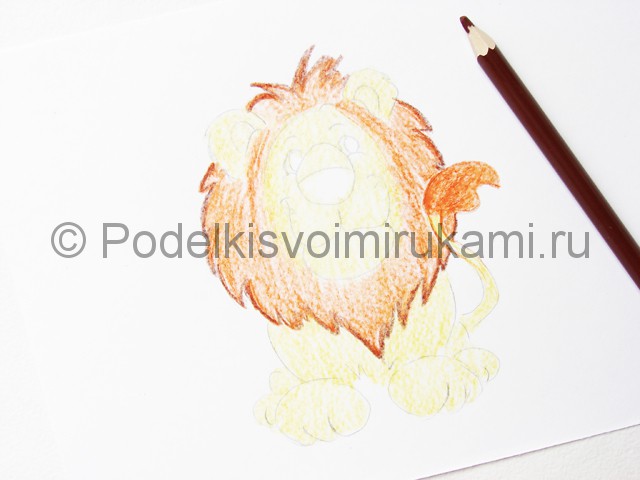 Рисуем льва цветными карандашами - фото 12.